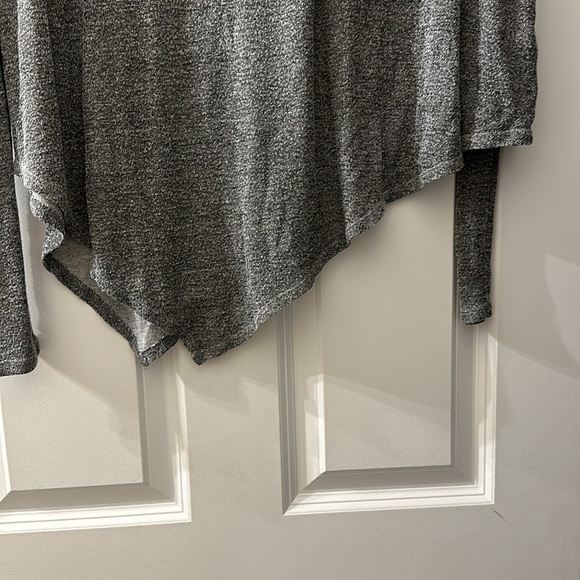 Asymmetrical Hollister Long Sleeve Top - Picture 4 of 4